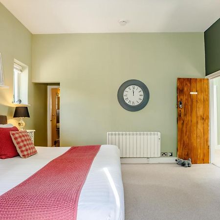 Broadrock Accommodation - Clock Cottage Chepstow Kültér fotó